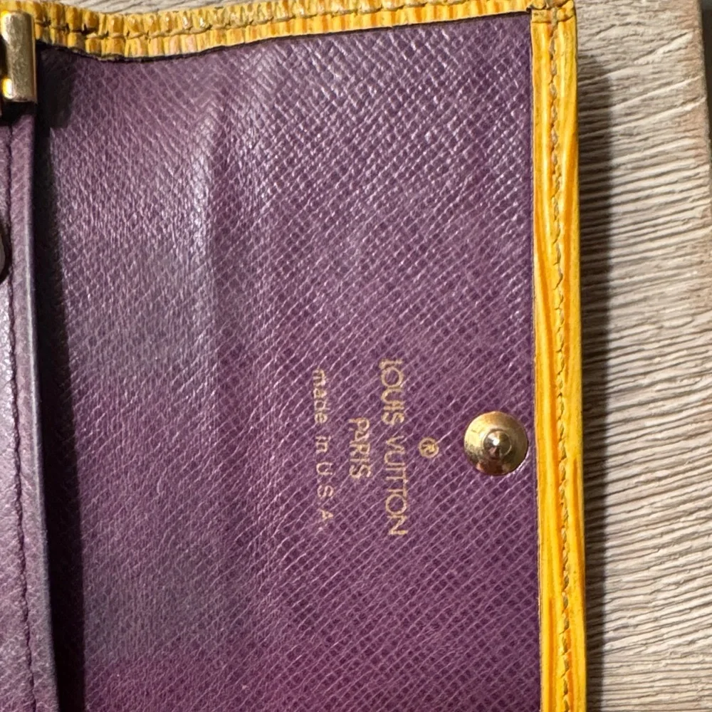 AUTHENTIC Louis Vuitton Yellow Epi Leather 6-Key Holder